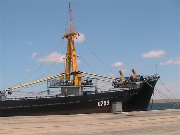 Подарок Военно-Морским силам: корабль "Горловка"  покрасили "стироловской" краской 