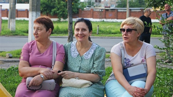 В Горловке показали советский фильм "Любовь и Голуби" на свежем воздухе (ФОТОРЕПОРТАЖ)