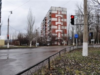 В Горловке не работают светофоры: люди вынуждены перебегать дорогу на свой страх и риск