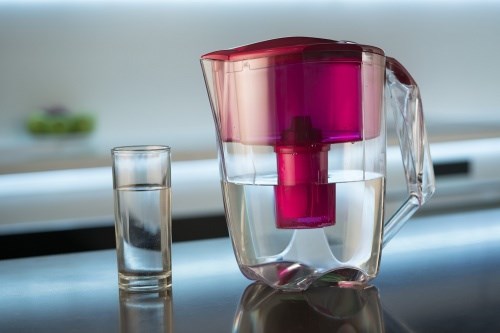 Кувшинные фильтры для воды: эффективны ли они?