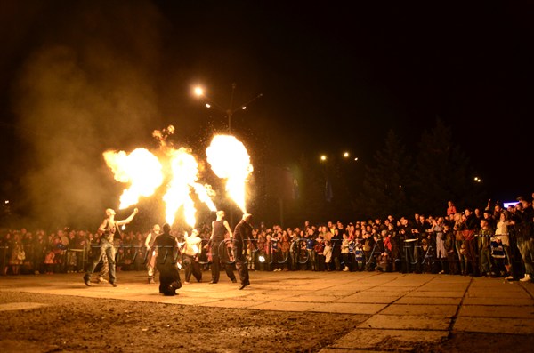 Это было невероятно: 1000 горловчан пришли насладиться Карнавалом Огня (фоторепортаж)