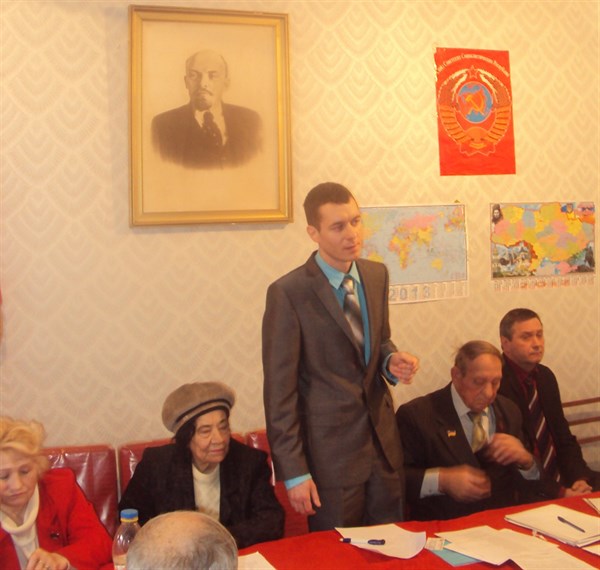 Молодым - везде у нас дорога: 28-летний Алексей Карпушев возглавил Горловскую организацию КПУ (+5 любимых цитат нового партийного босса)