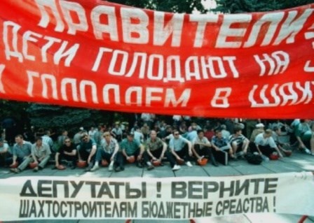«Сидеть в шахте или идти на Киев»: шахтостроители Горловки собираются бунтовать. Люди полгода сидят без зарплаты.