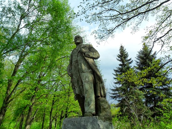Власти и жители Горловки сами должны решить, нужны ли им памятники Ленину, считает  губернатор области