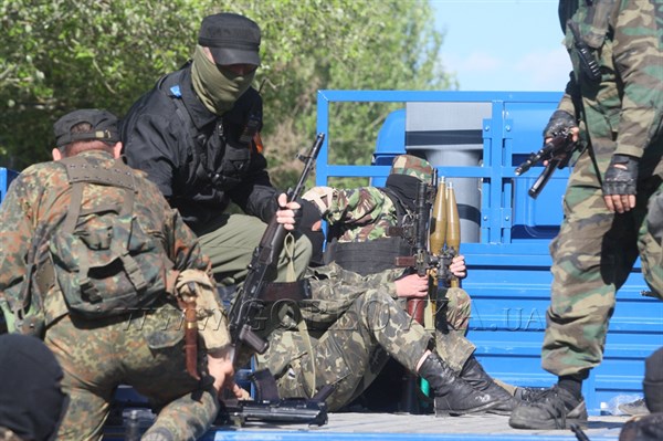 Вооруженные люди захватили военное училище Донецка, чтобы помешать проведению АТО