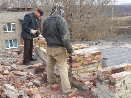 В мэрии сообщают, что в Горловке продолжается ремонт трех домов, попавших под артобстрел