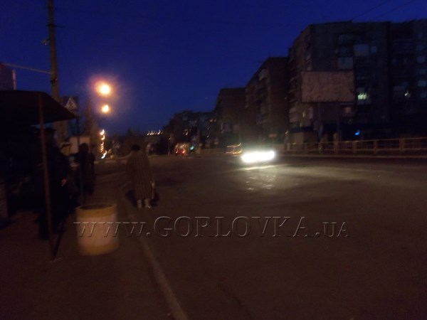 Вечерняя Горловка: полупустые малоосвещенные улицы и дома, в которых кое-где горит свет. ФОТО и ВИДЕОРЕПОРТАЖ