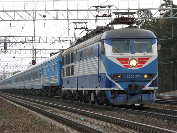 Один участок на Донецкой железной дороге взорвали, другой – минировали