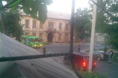 Пятница, 13-го, в Мариуполе началась стрельбой и взрывами: ДНР предложили сдаться (ВИДЕО)