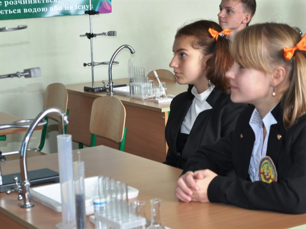 В Горловке стартовал проект «Школа юного химика 21 века»