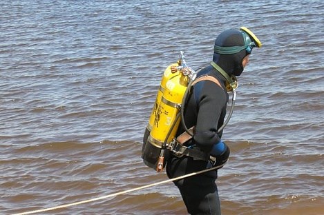 Трагедия на воде: два дня водолазы искали тело горловчанина, утонувшего в реке Северский Донец