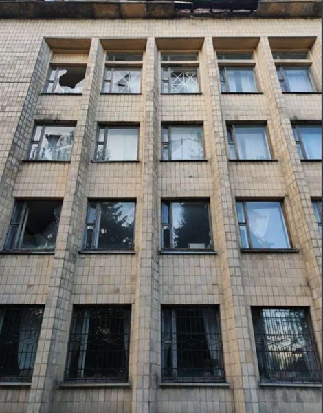 В Горловке без стекол осталось здание администрации Никитовского района (ФОТО)