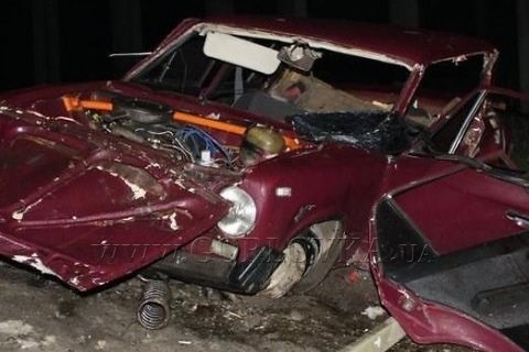 На трассе Горловка-Донецк водитель Volkswagen оказался придавленным своим авто в результате ДТП (ВИДЕО)
