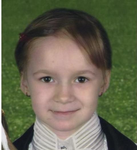 В Горловке пропала 9-летняя девочка. Последний раз ее видели уходящей с мужчиной  в оранжевой кепке 