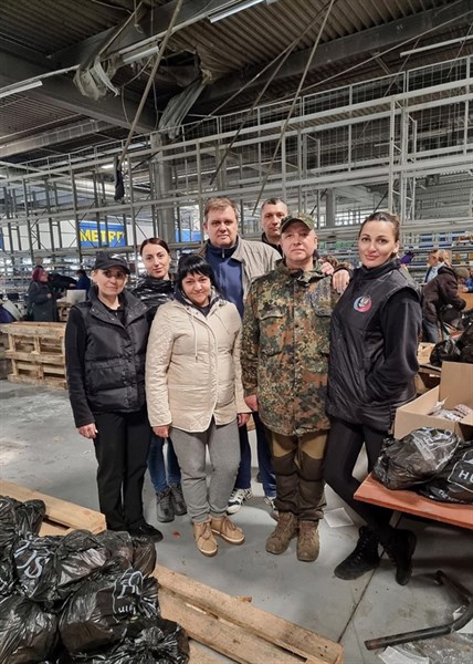 Из Горловки в Мариуполь: Кудинова, Горбатов и Ивахненко раздавали гуманитарную помощь