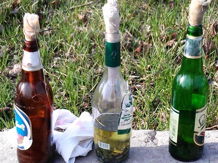 На Майорском блокпосту обнаружили три бутылки со смесью, схожей с  «коктейлями Молотова» (ФОТОФАКТ)
