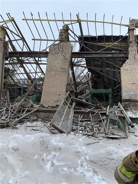 В Горловке извлекли из-под завалов рухнувшей стены машиностроительного завода тело погибшего слесаря