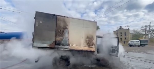 В Горловке загорелся грузовик посреди дороги (ВИДЕО)