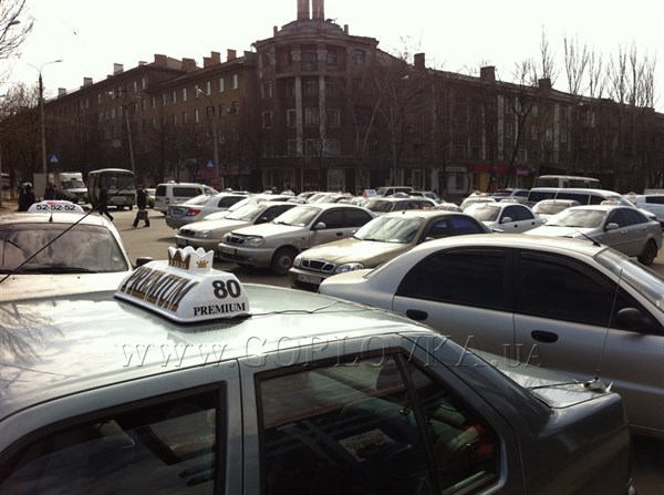 Пришли к общему знаменателю: в Горловке четыре таксопарка  установили единый тариф на перевозку пассажиров 