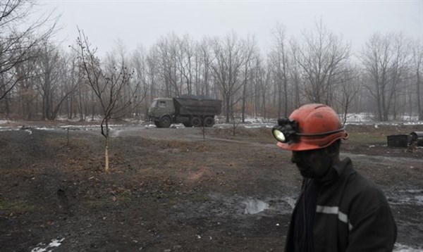 Лидер боевиков Захарченко пообещал, что горловские шахтеры вместо угля на бытовые нужды получат денежную компенсацию