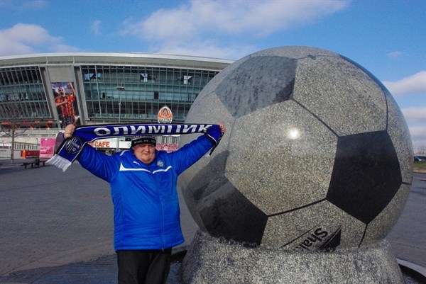 Горловчанин стал фан-символом донецкого футбольного клуба.  Его часто сравнивают с  легендарным фанатом «Динамо» (Киев) Парамоном 