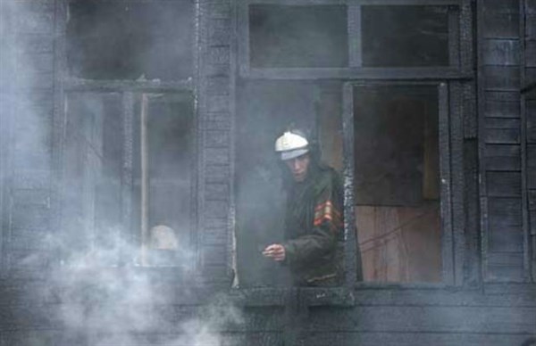 Разборки по-соседски: на шахтном поселке подожгли дом и стреляли в лицо из пневматики  
