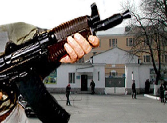 Вечером в Артемовске обстреляли здание штаба воинской части. Солдаты не открывали ответный огонь