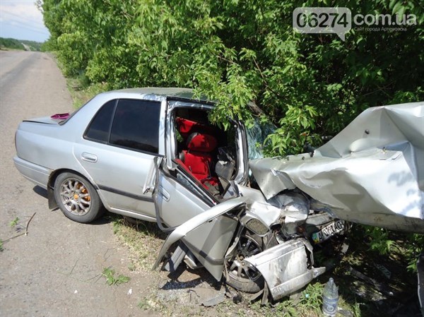 Водитель Нисана, возвращаясь в Горловку, выехал на «встречку» и врезался в Шевроле (ФОТО)
