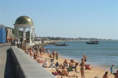 На центральном пляже в Бердянске утонул священнослужитель из Горловки. В момент купания ему стало плохо…