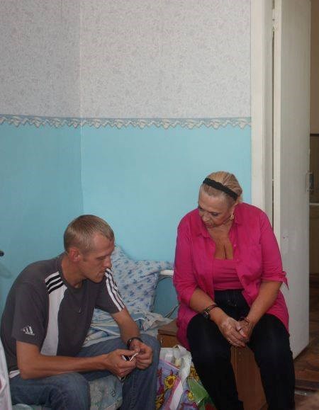 Оппозиционный нардеп - о посещении Горловки: "Обшарпанные дома, на всем – печать запустения и какой-то обреченности, огромные ямы на месте дорог, нищета в больнице"