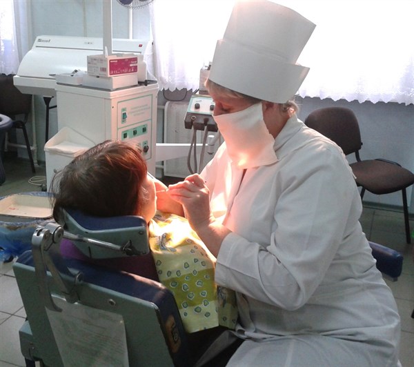 «И улыбаться не стыдно»: главный стоматолог Горловки рассказала о лечении зубов современными методами без надоедливого жужжания бормашины