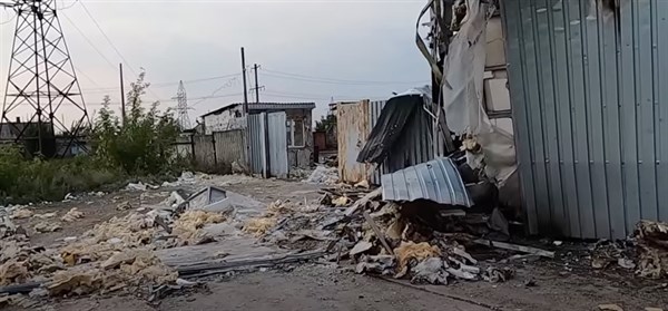"Наш развлекательный центр "Бермуды" разбомбили": житель Горловки показал состояние здания
