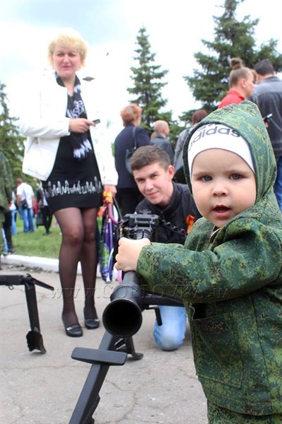 Военная техника в Горловке пользовалась повышенным вниманием  детей (ФОТОРЕПОРТАЖ) 