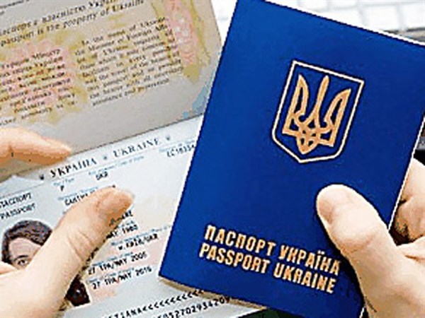 В Горловку по спецпочте из Киева прибыли срочные загранпаспорта. В миграционной службе констатируют: горловчане массово оформляют "загранку"