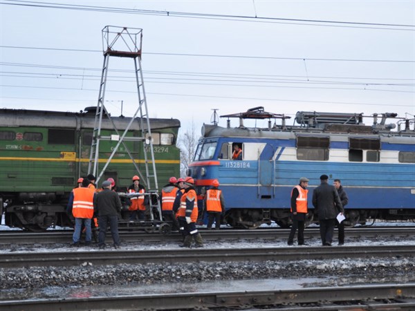 В Донецкой области дважды взорвали участок железнодорожного пути. В результате с рельсов сошди 14 вагонов