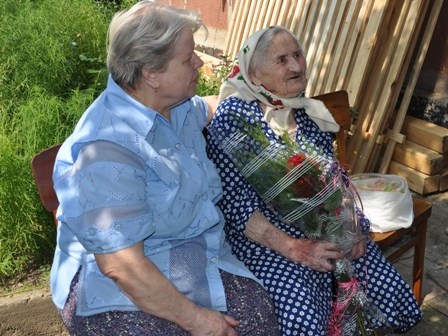 Самая почтенная жительница Горловки отметила 107-летие. За всю жизнь она ни разу не лежала в больнице 