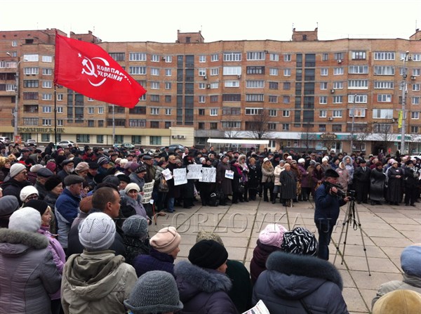 В Горловке на проросссийском митинге хвалили мэра,  призывали взламывать сайты «Правого сектора» и СБУ, обещали пойти по домам местных депутатов 