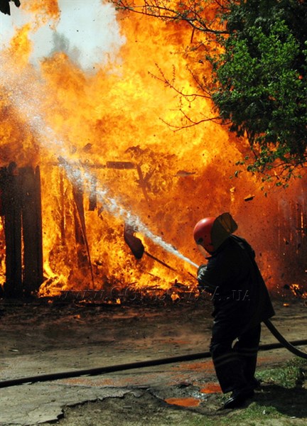 Вчера в Горловке во время пожара погиб мужчина преклонного возраста