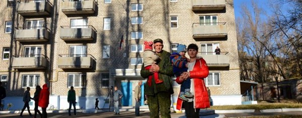 В Горловке боевику группировки «ДНР» вручили ключи от трехкомнатной квартиры