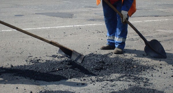 За средства госбюджета в Горловке выполнят текущий ремонт дорог на 24 улицах (+ список по всем районам)