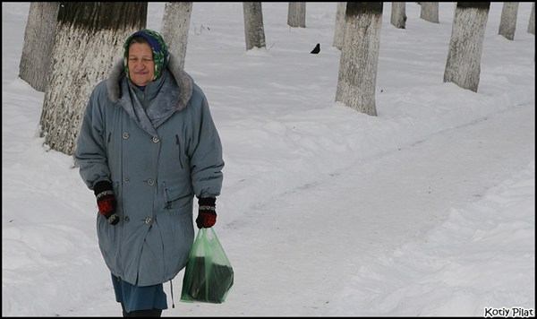 Три часа в сугробе:  на Гольме пожилая женщина чуть не замерзла во дворе собственного дома