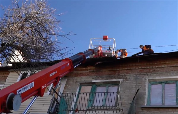 В Горловке беда с коммунальными службами и нехваткой людей: директора сами вывозят мусор