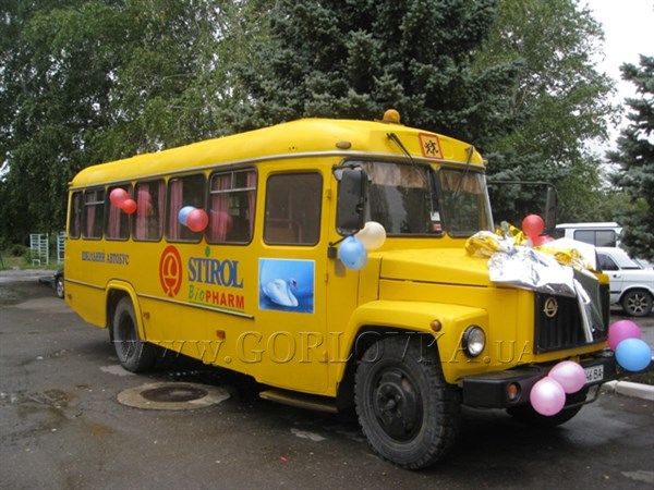 Янковский отремонтировал автобус, чтобы дети успевали на уроки в сельскую школу  (ФОТО)