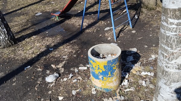 Во что превратился парк, который расположен возле Калининской администрации Горловки. 7 ужасающих фото 