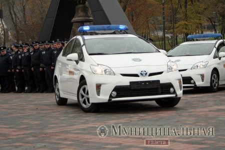 Горловские милиционеры пересядут на Тойоты: на город выделено три новых автомобиля 