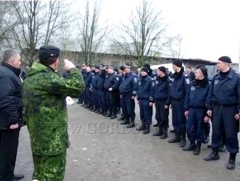 Активисты штурма в Горловке провозгласили Александра Шульженко новым начальником УВД и присягнули на верность командиру из Симферополя