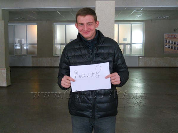 Слово – народу: студенты автодорожного института, который окончил президент Виктор Янукович, высказались, с кем надо дружить нашей стране