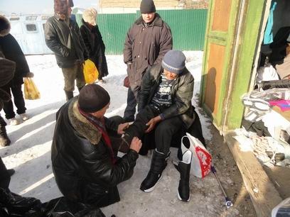 В Горловке бездомных оденут "с миру по нитке"
