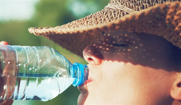Вода летом: как поддерживать питьевой режим и какие риски при недостатке воды в организме