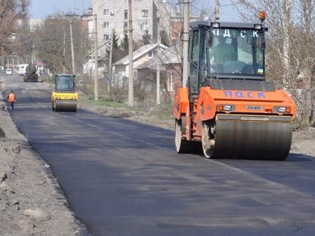 В Горловке продолжается ремонт транзитной трассы